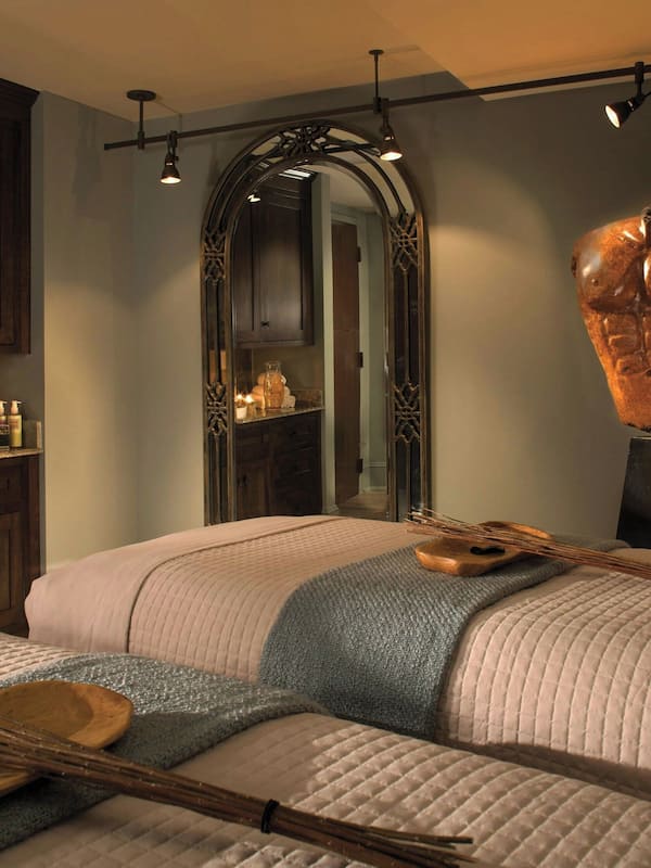 Couples treatment room(s), aromatherapy, hot stone massages