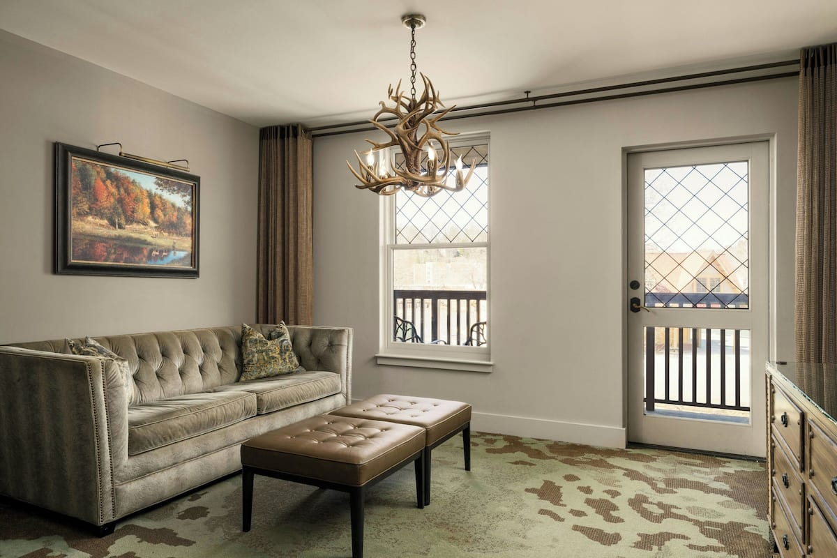 Suite, 1 King Bed with Sofa bed | Living room