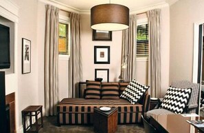 42-inch TV with cable channels - The Inn At St Botolph (Boston)