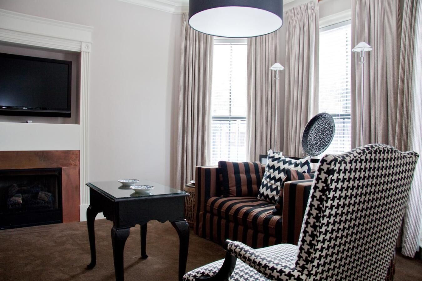 suite, 1 bedroom | living room | 42-inch tv with cable channels