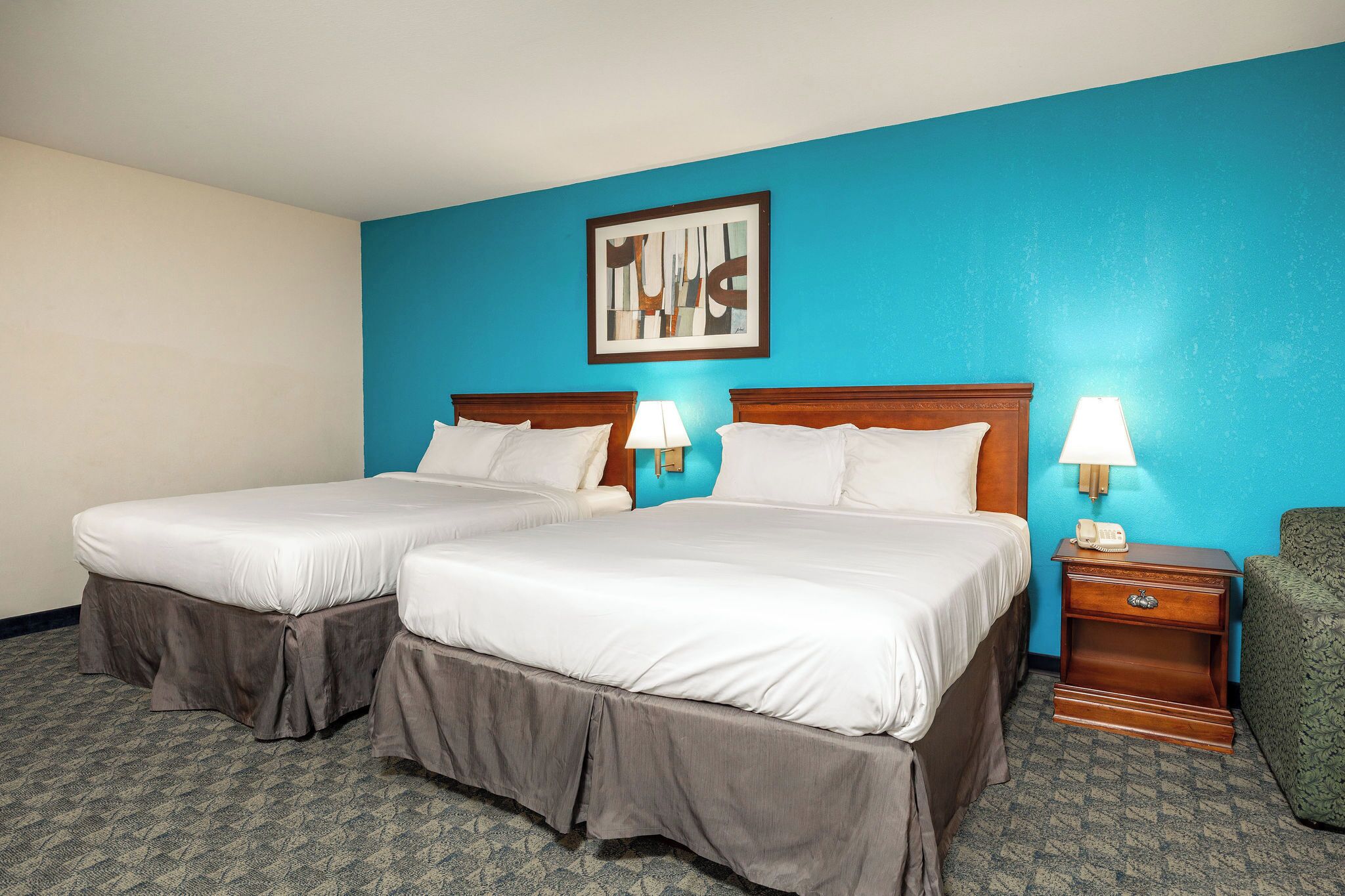 Verdunkelungsvorhänge, Bügeleisen/Bügelbrett, kostenloses WLAN