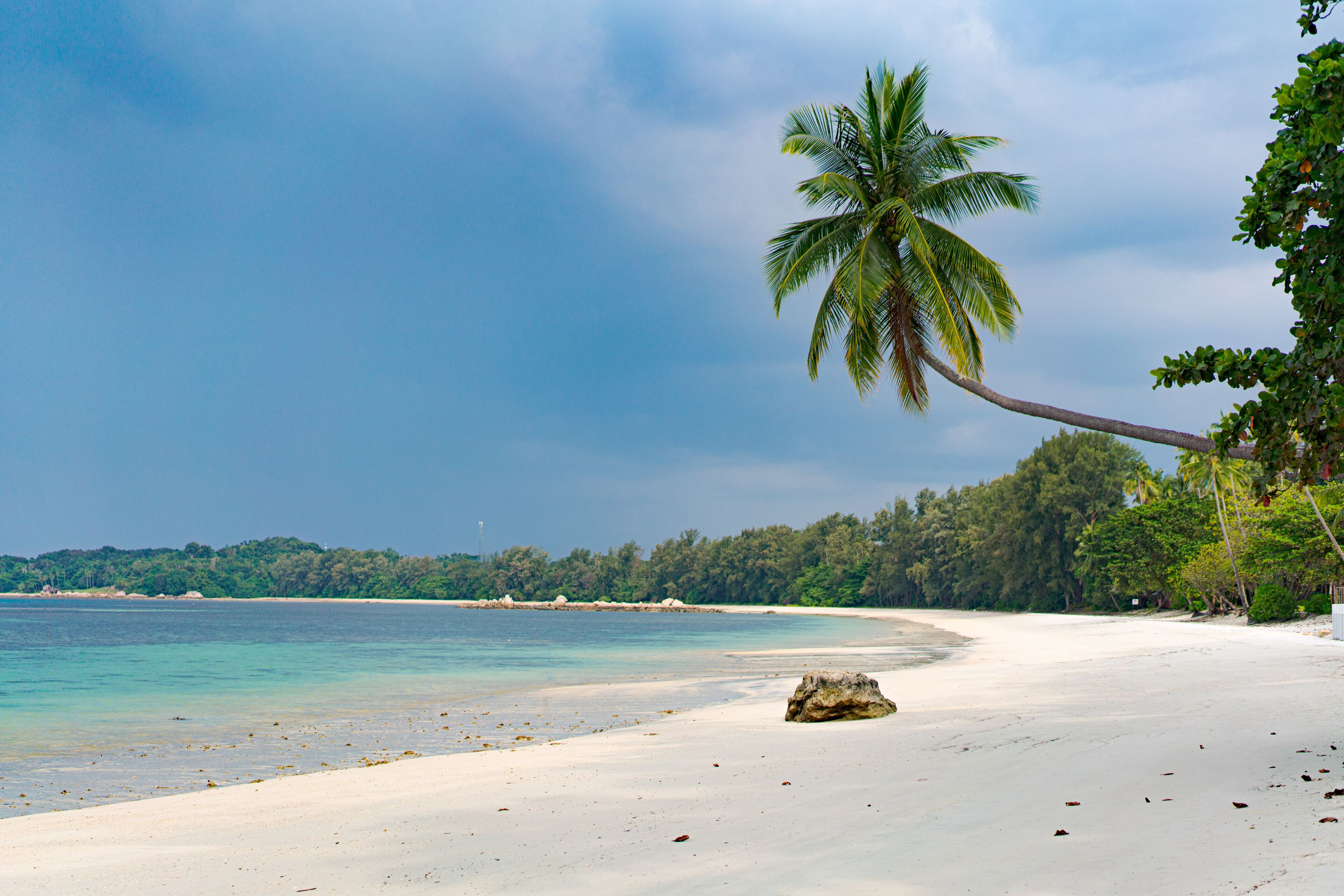 Pantai pribadi di sekitar, pasir putih, dan handuk pantai