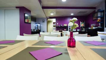 Daily continental breakfast (EUR 5.5 per person)