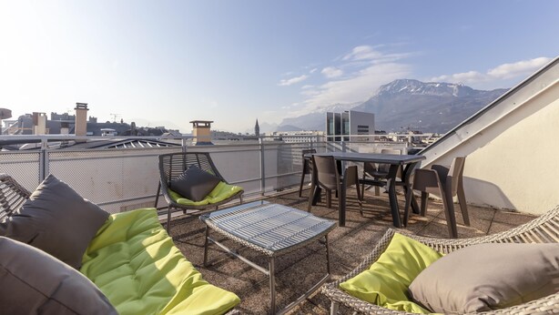 Studio – superior, 1 dobbeltseng eller 2 enkeltsenger, terrasse, byutsikt | Terrasse/patio