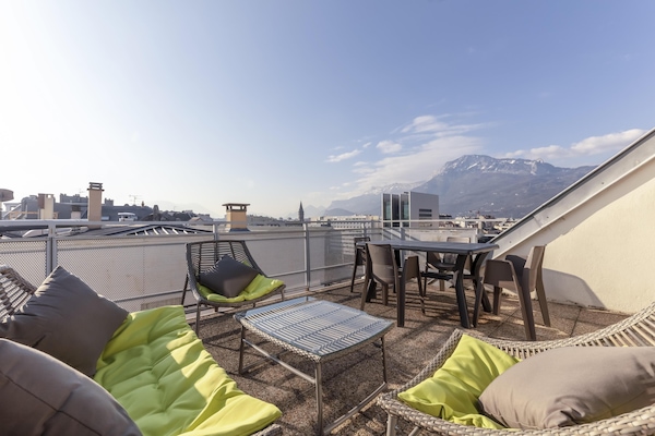 Estudio superior, 1 cama matrimonial o 2 camas individuales, Terraza, vista a la ciudad | Terraza o patio