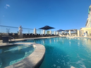 Kolam renang outdoor