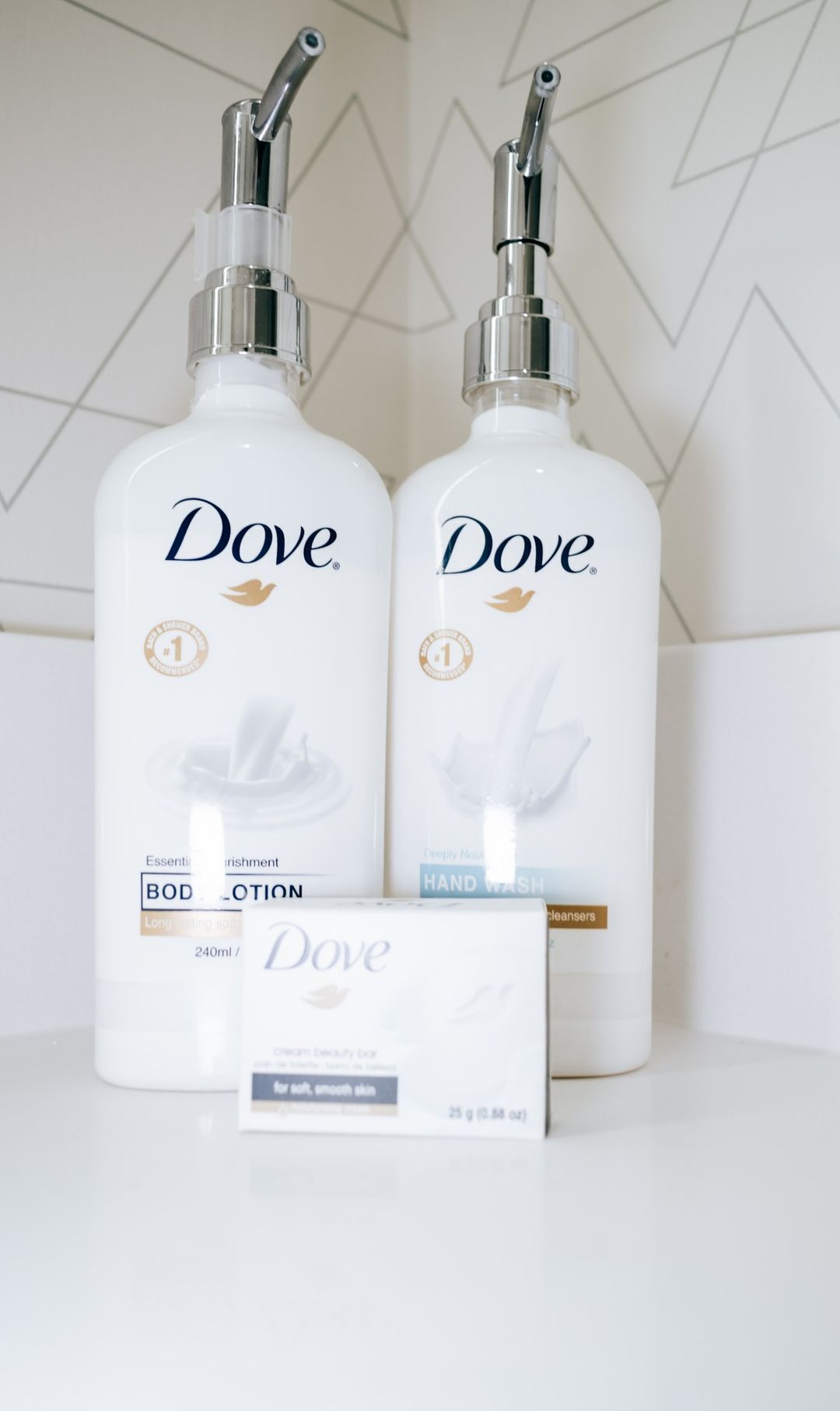 combined shower/bathtub, deep-soaking bathtub, hydromassage showerhead