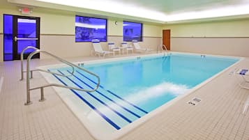 Indoor pool, sun loungers