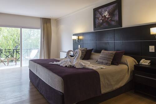 Luxe beddengoed, donsdekens, pillowtop-bedden, een minibar