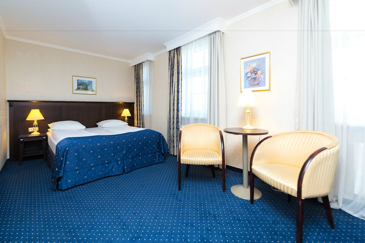 Superior kamer, 1 twee- of 2 eenpersoonsbedden, 1 tweepersoonsbed of 2 eenpersoonsbedden | Een minibar, een kluis op de kamer, individueel gedecoreerd