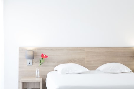 1 bedroom, premium bedding, desk, iron/ironing board
