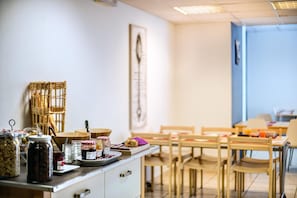 Desayuno buffet (EUR 12.90 por persona)