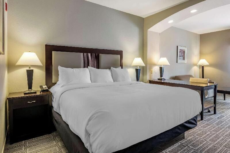 Premium bedding, down duvets, pillow-top beds, desk
