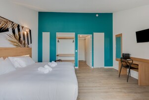 Studio, 1 Queen Bed, Balcony | Soundproofing, WiFi (free), bed sheets