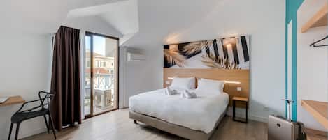 Studio, 1 Queen-Bett, Balkon | Schallisolierte Zimmer, kostenloses WLAN, Bettwäsche