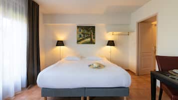 Standaard studio | Luxe beddengoed, een bureau, geluiddichte muren