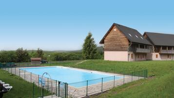Piscine extérieure (ouverte en saison)