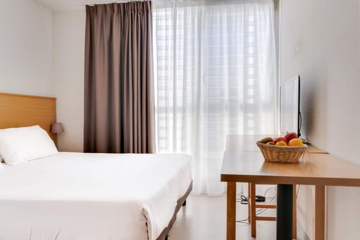 Economy-Studio | 1 Schlafzimmer, hochwertige Bettwaren, Schreibtisch, kostenloses WLAN