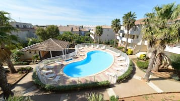 Piscine extérieure (ouverte en saison)