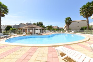 Piscine extérieure (ouverte en saison)