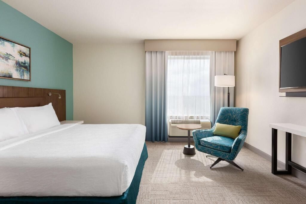 Premium bedding, in-room safe, desk, laptop workspace