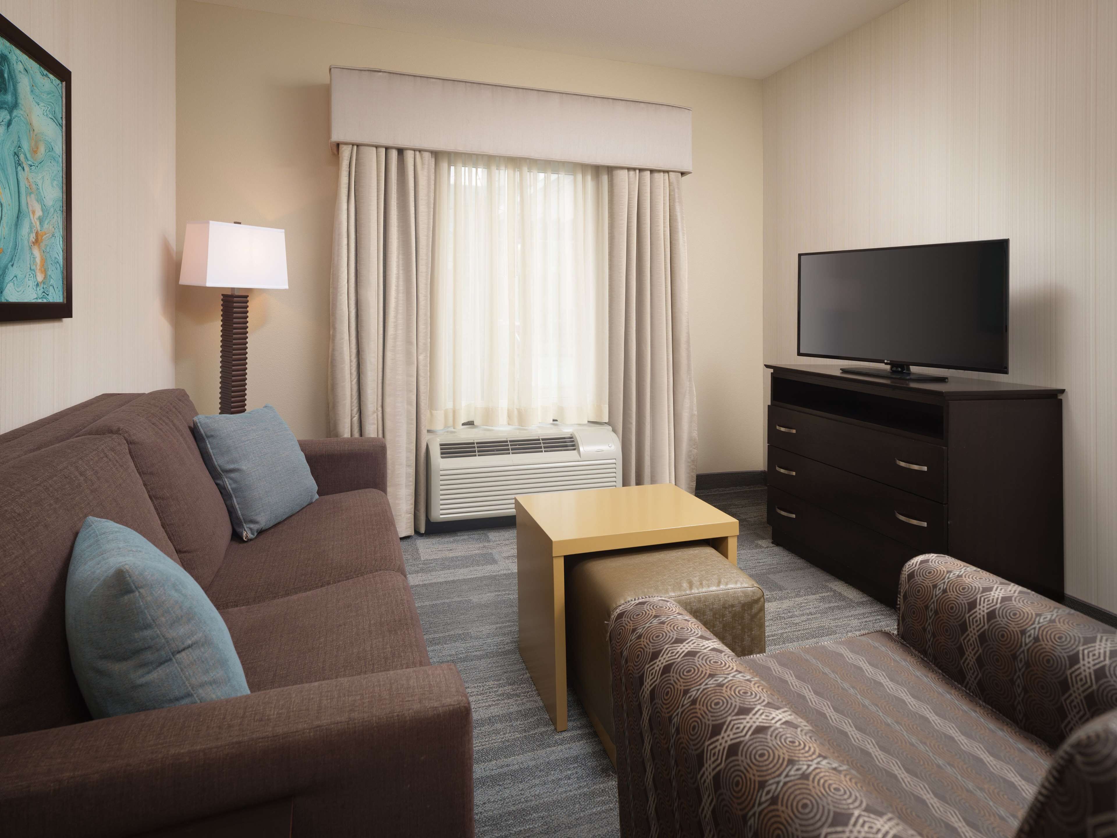 suite, 1 bedroom | premium bedding, in-room safe, desk, laptop workspace