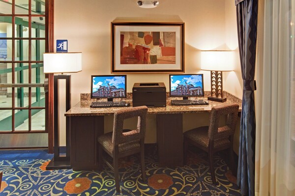 Holiday Inn Express Hotel & Suites Detroit-novi By Ihg - Novi, MI