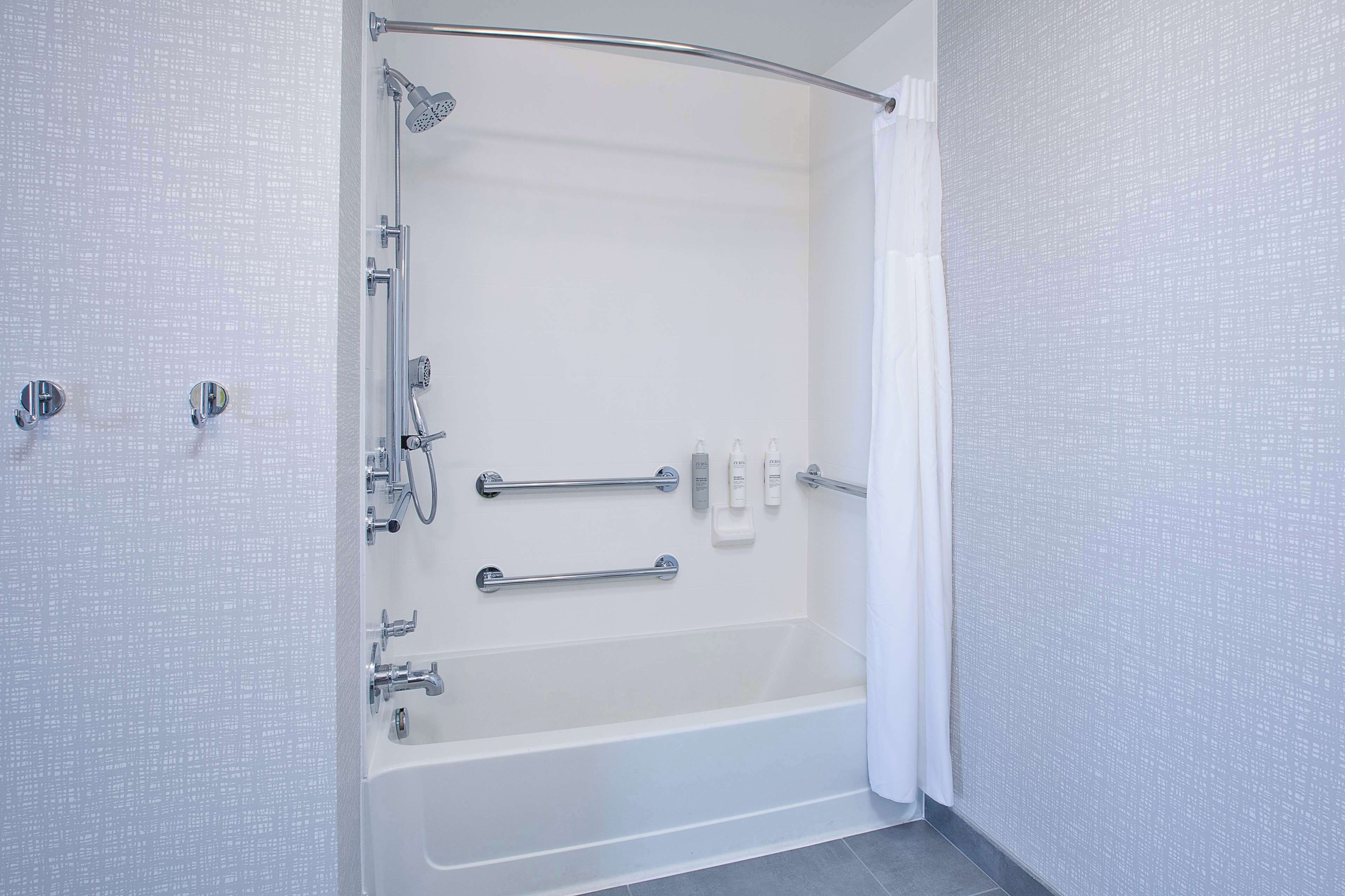 1 king mobility/hearing access w/sofabed & tub, non-smoking | bathroom | combined shower/bathtub, free toiletries, hair dryer, towels