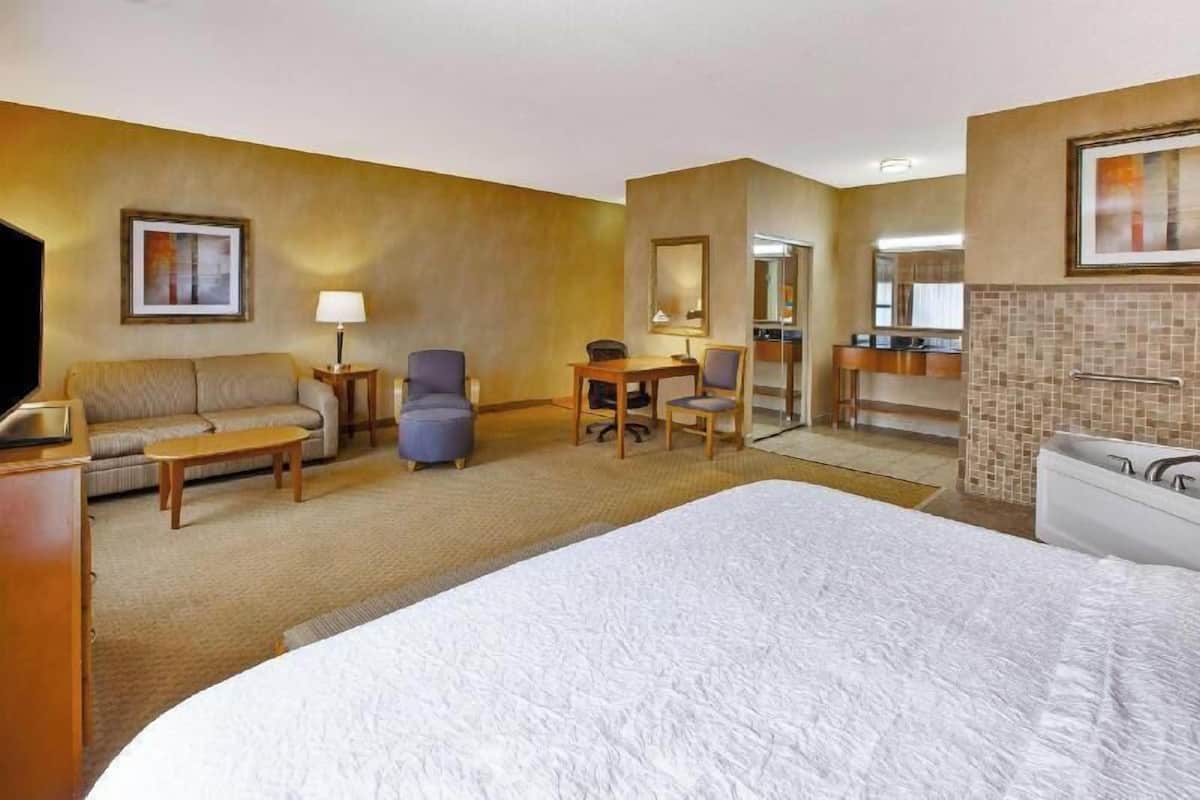 Premium bedding, pillow-top beds, in-room safe, desk