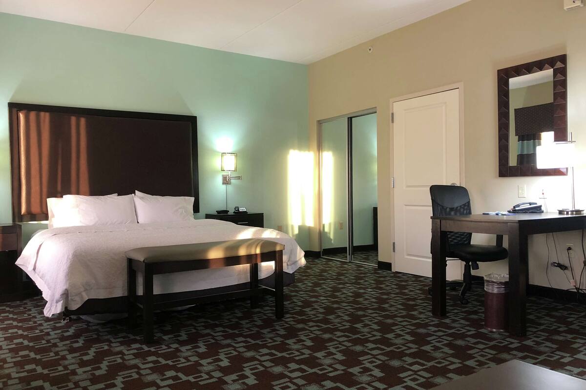 Studio, 1 King Bed, Accessible, Non Smoking | Hypo-allergenic bedding available, pillowtop beds, in-room safe