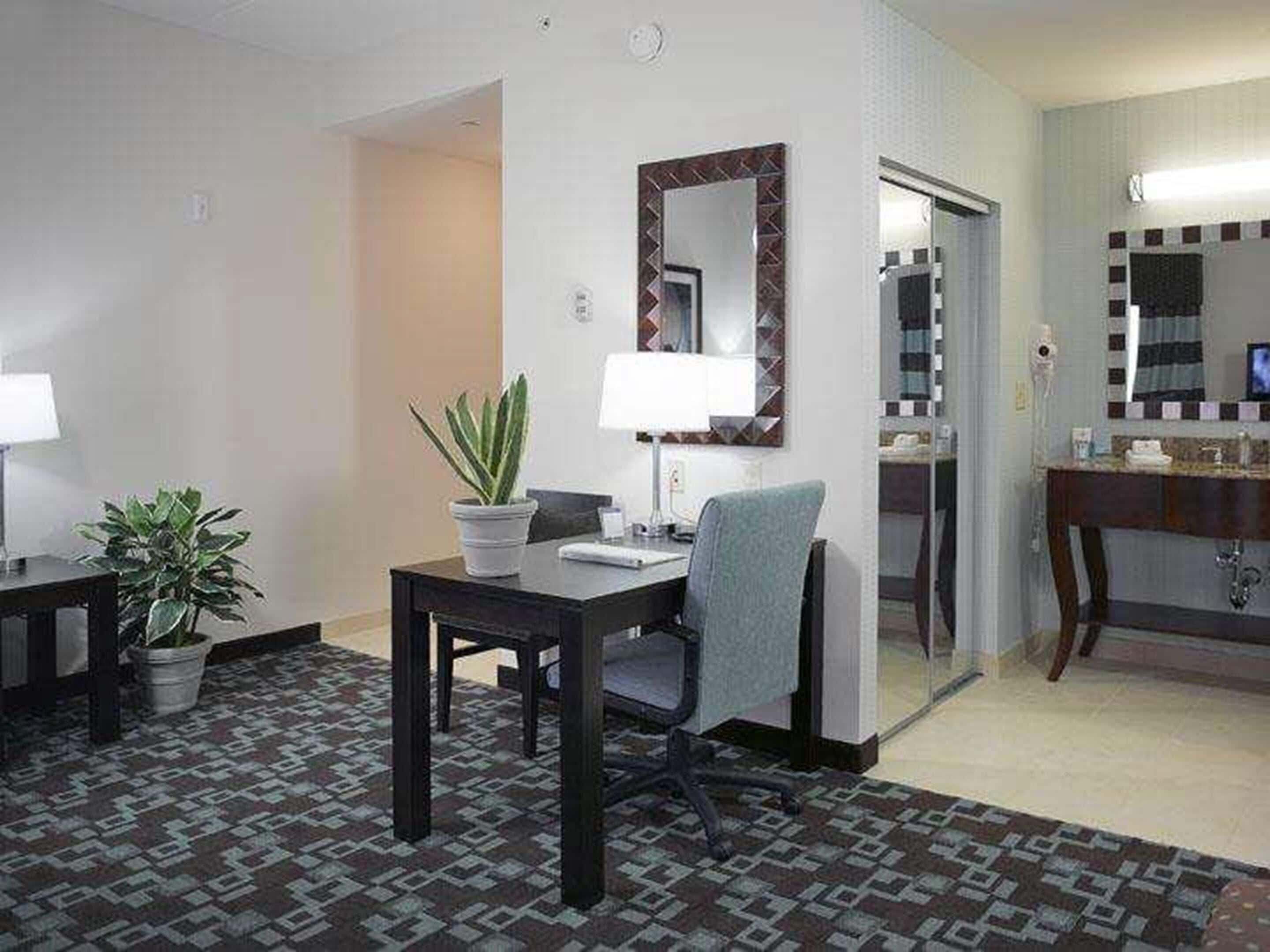 32-inch lcd tv with satellite channels, tv, first-run films