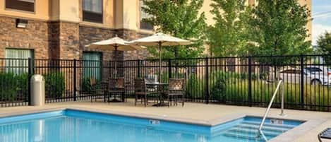 Outdoor pool, pool loungers