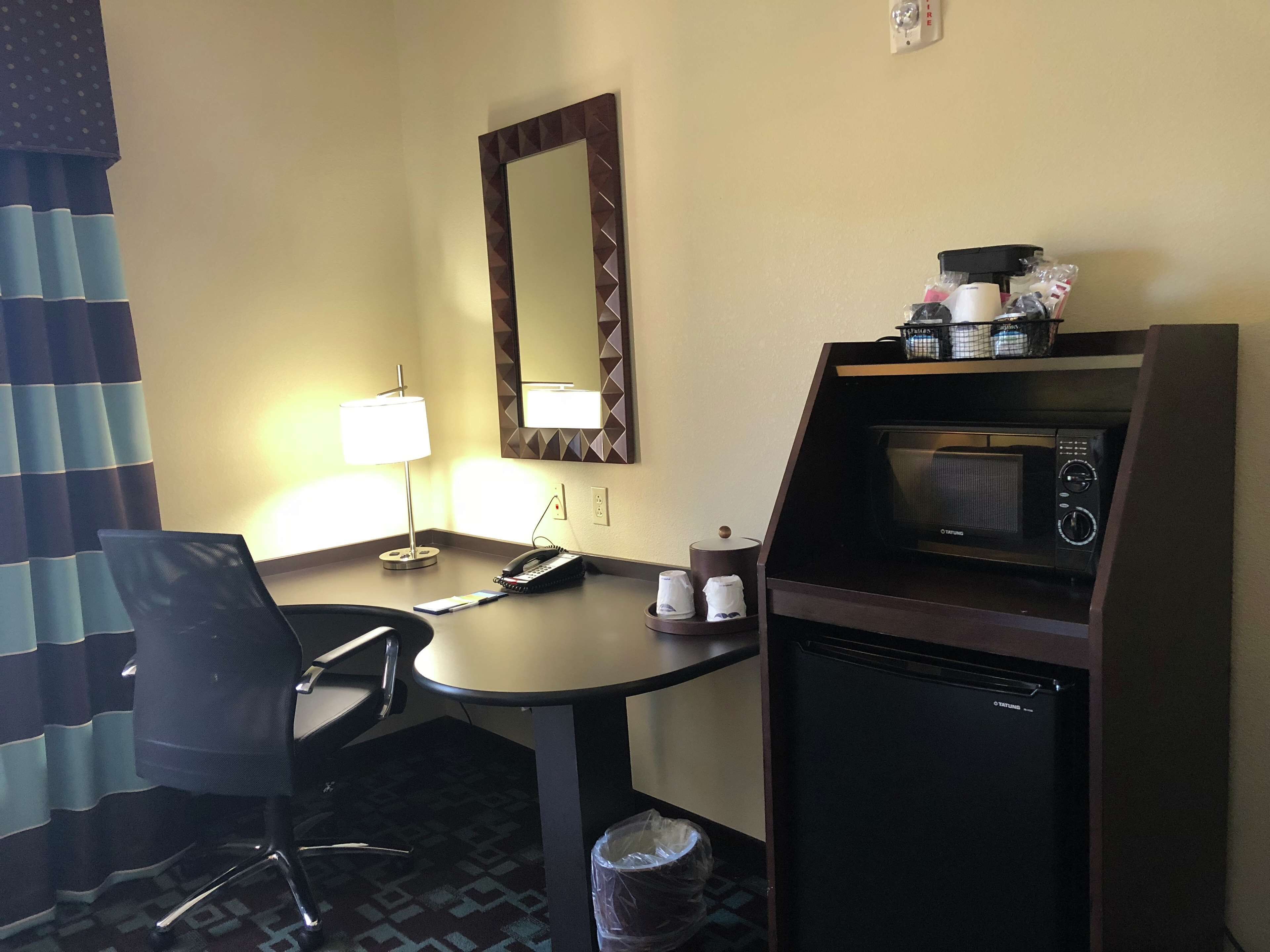 room, 1 king bed, accessible, non smoking | hypo-allergenic bedding, pillow-top beds, in-room safe