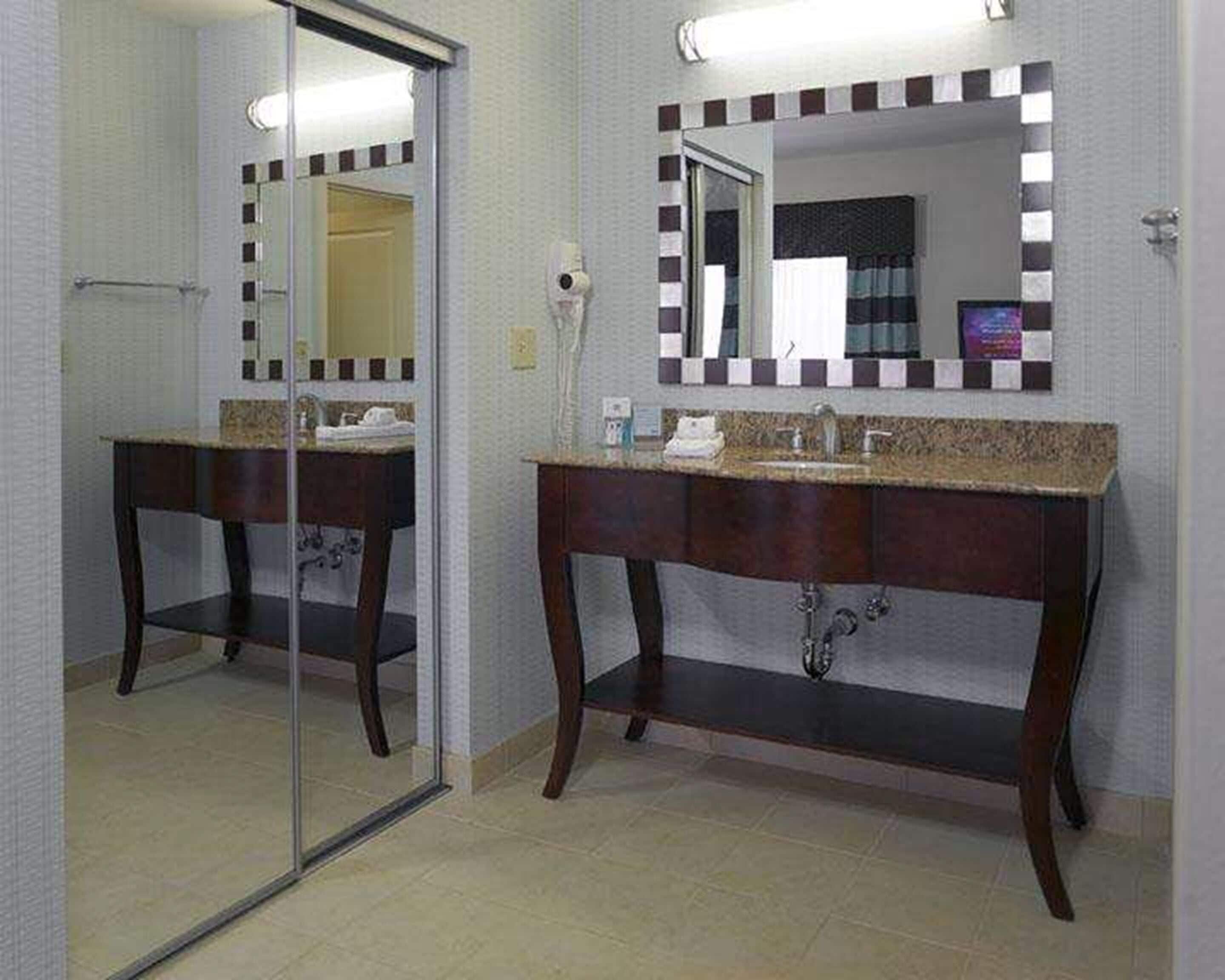 combined shower/bathtub, free toiletries, hair dryer, towels