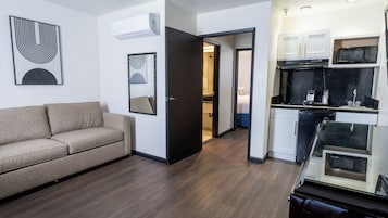 Suite, varias camas, cocineta | 1 habitación, camas con pillow-top y cortinas blackout