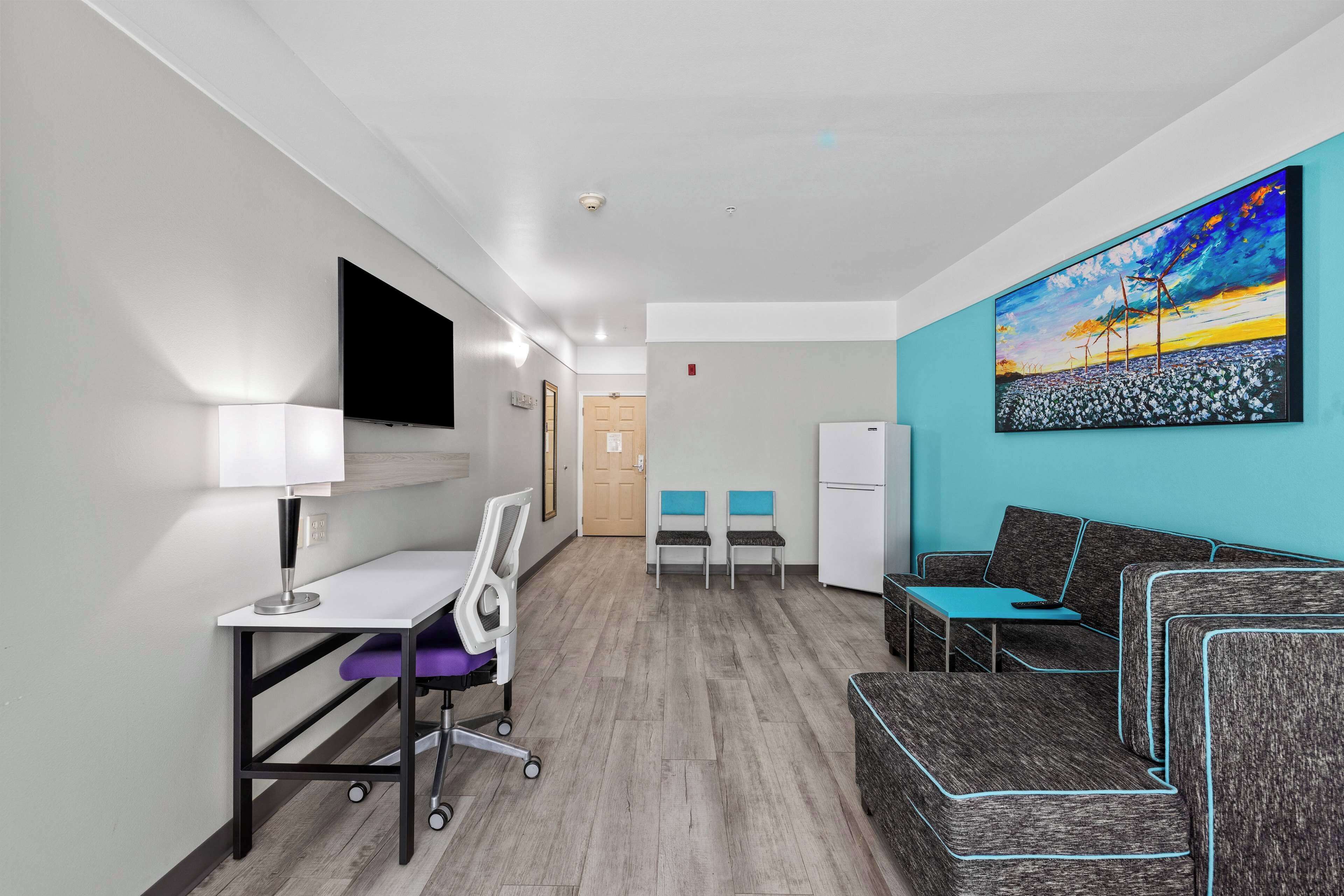 executive room, 1 king bed, non smoking | 1 bedroom, premium bedding, pillow-top beds, desk