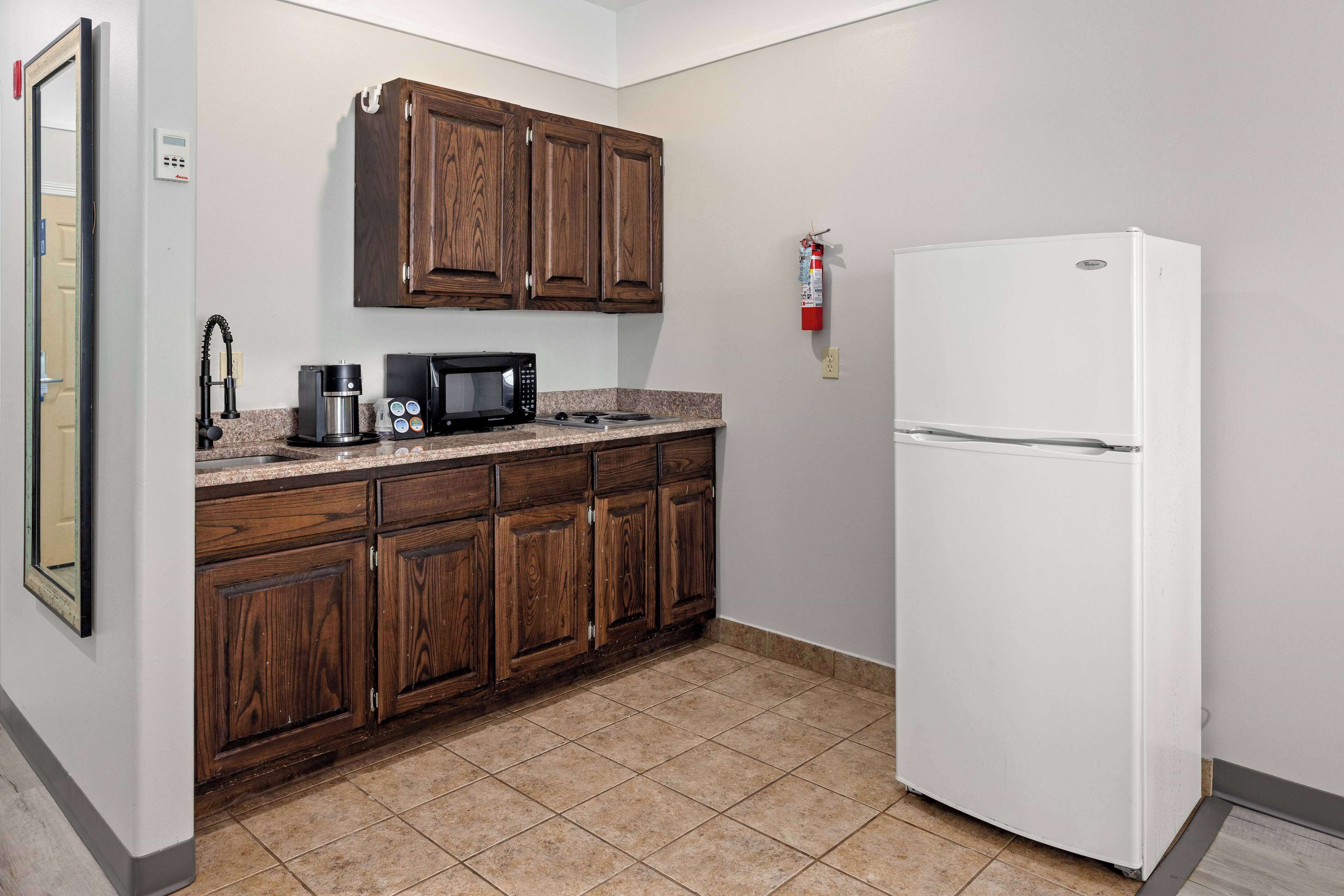 family suite, 2 bedrooms, non smoking (2 king bed) | 1 bedroom, premium bedding, pillow-top beds, desk