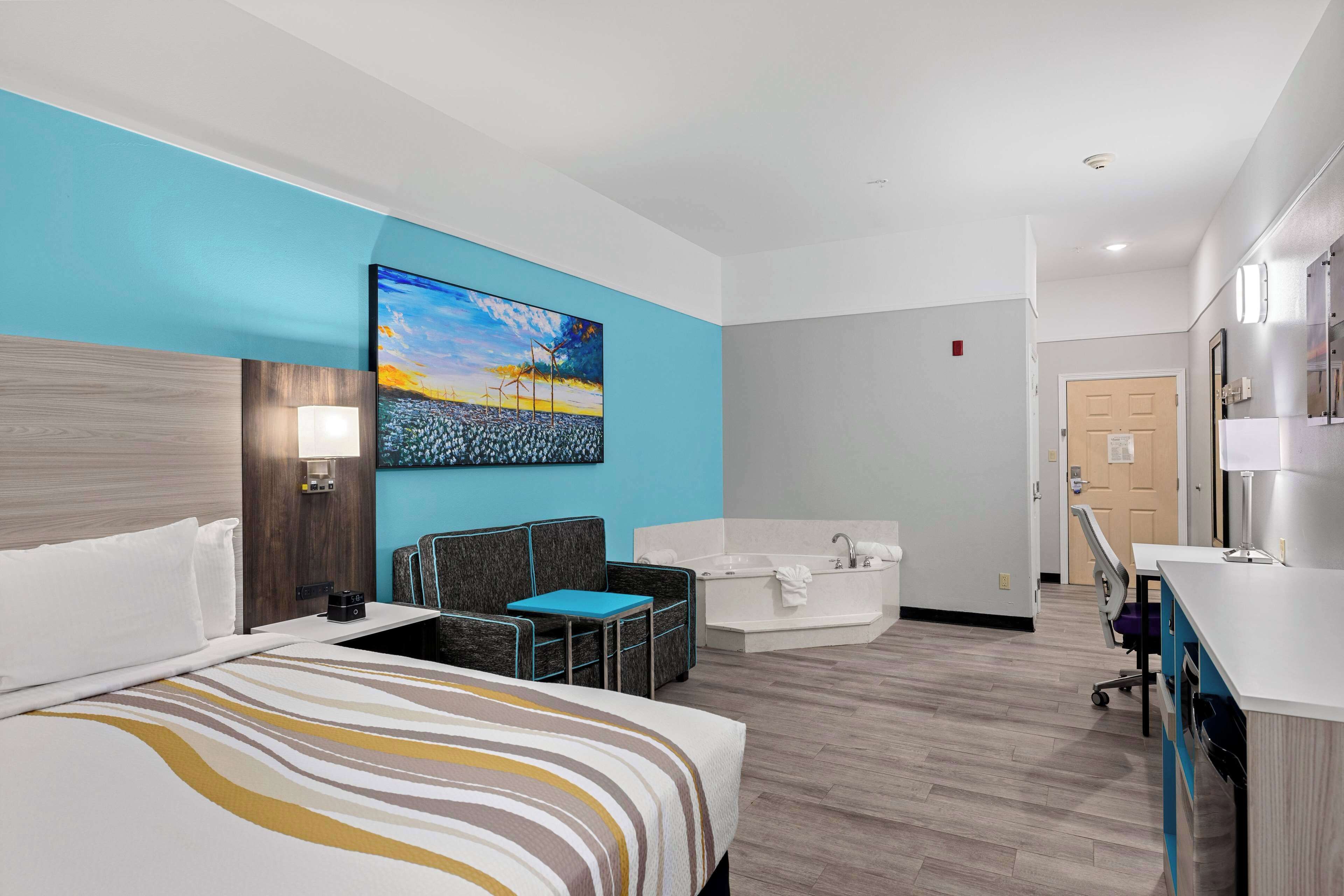 Superior Room, 1 King Bed, Non Smoking | Premium bedding, pillow-top beds, desk, laptop workspace