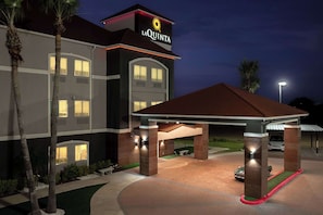Exterior - La Quinta Inn & Suites by Wyndham Raymondville (Raymondville)