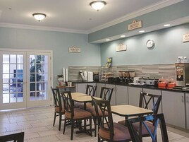 Desayuno buffet incluido todos los días 