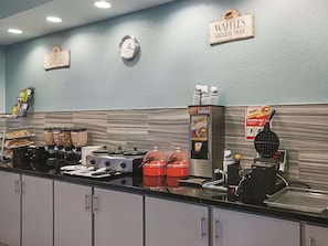 Buffet déjeuner gratuit tous les jours