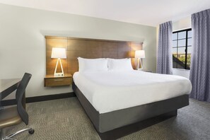 Suite, 2 Schlafzimmer, Küche | Schreibtisch, laptopgeeigneter Arbeitsplatz, Bügeleisen/Bügelbrett