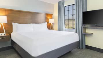 Desk, laptop workspace, iron/ironing board, free WiFi