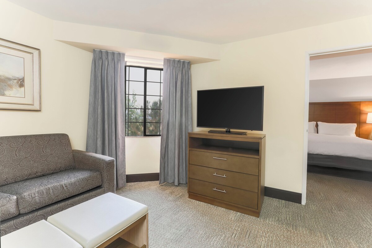 Suite, 2 Bedrooms, Accessible, Kitchen (Accessible Tub) | Desk, laptop workspace, iron/ironing board, WiFi (free)