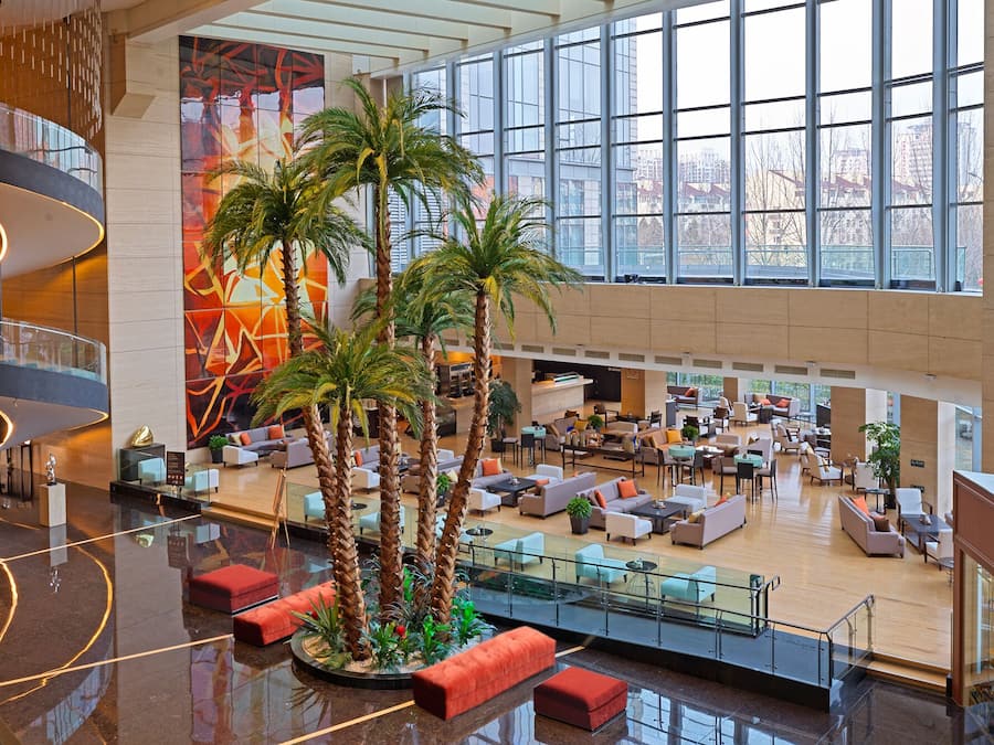 3 restaurants, breakfast served