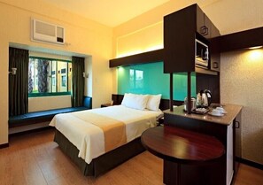 Suite, 1 Queen Bed | Premium bedding, desk, blackout drapes, free WiFi - Microtel Inn by Wyndham Cabanatuan (Cabanatuan)