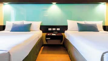 Kamer, 2 queensize bedden, niet-roken | Luxe beddengoed, een bureau, verduisterende gordijnen, gratis wifi