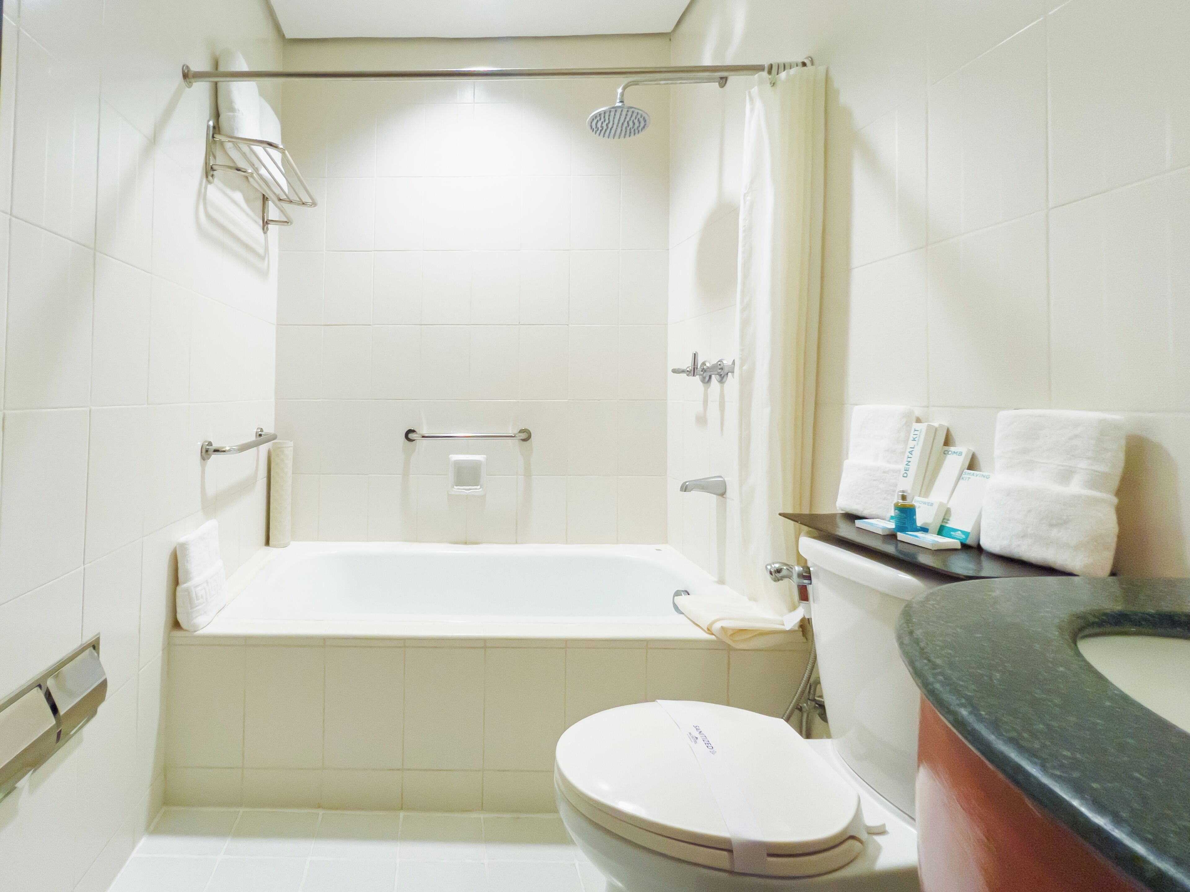 Suite, 1 Queen Bed | Bathroom | Shower, hair dryer, bidet, towels