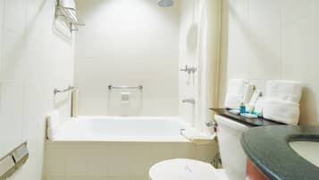 Suite, 1 Queen Bed | Bathroom | Shower, hair dryer, bidet, towels