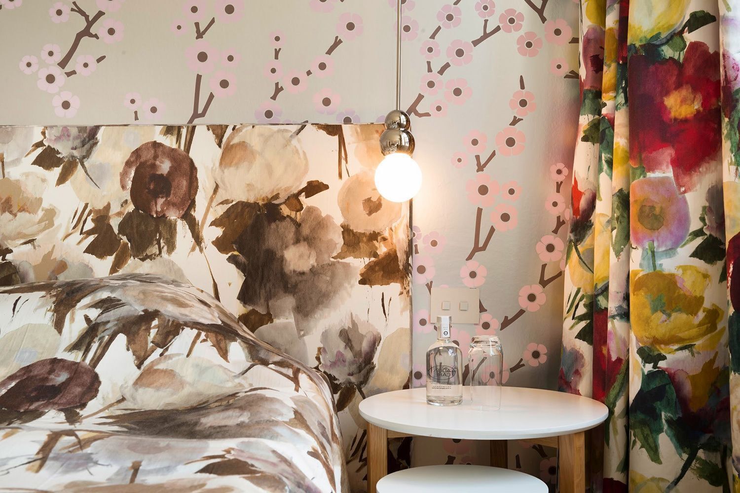 Ropa de cama hipoalergénica y minibar 
